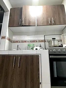 Snapshot of evelyn_1702 chatting on October 25, 3:36 am evelyn 1702 online show from October 25, 3:36 am