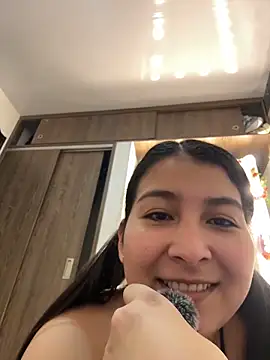 Snapshot of evelyn_1702 chatting on April 1, 10:40 pm evelyn 1702 online show from April 1, 10:40 pm
