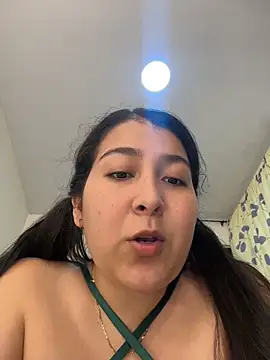 Snapshot of evelyn_1702 chatting on May 5, 8:50 pm evelyn 1702 online show from May 5, 8:50 pm