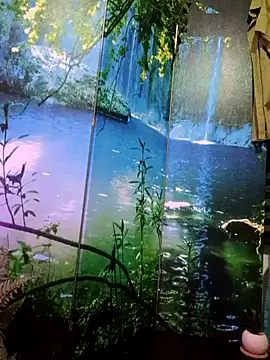 welcome-to-the-jungle online show from April 2, 8:39 pm