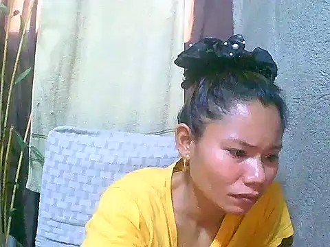 Snapshot of Sweeetgurll chatting on April 26, 2:42 am Sweeetgurll online show from April 26, 2:42 am