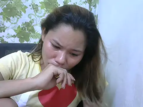 Snapshot of Sweeetgurll chatting on June 14, 8:49 am Sweeetgurll online show from June 14, 8:49 am