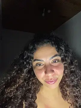 Snapshot of A_maddy chatting on April 21, 7:39 pm A maddy online show from April 21, 7:39 pm