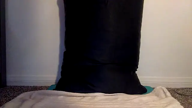 Snapshot of Zluxx chatting on June 13, 3:32 pm Zluxx online show from June 13, 3:32 pm