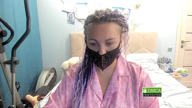 Snapshot of EmilyMali chatting on October 14, 6:09 pm EmilyMali online show from October 14, 6:09 pm