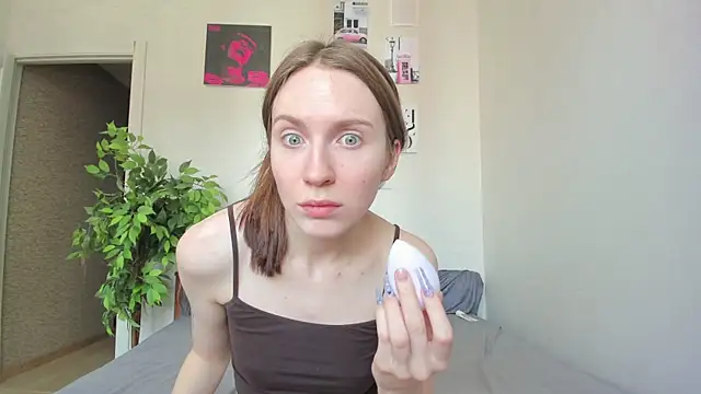 Kelly Gerzikaa online show from April 14, 5:35 am