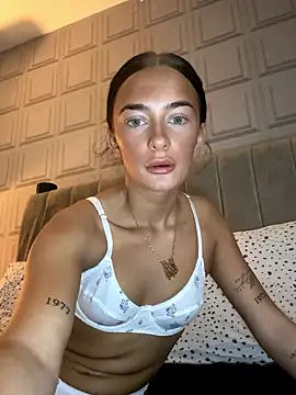 Spicy-Rosie20 online show from January 13, 8:19 am