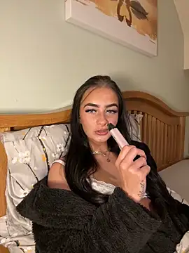 Spicy-Rosie20 online show from May 13, 4:32 am