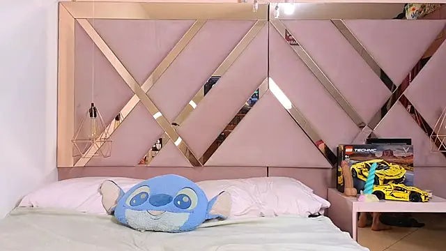 Sophia moo  online show from October 24, 5:26 am