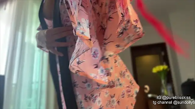 lxsundollyxl online show from April 14, 5:02 am