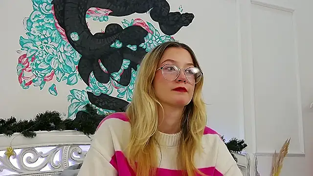 MaeLili online show from December 23, 7:28 am