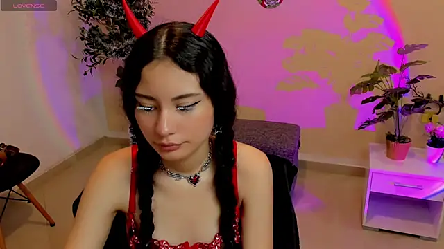 Krysten Riter online show from December 20, 1:51 pm