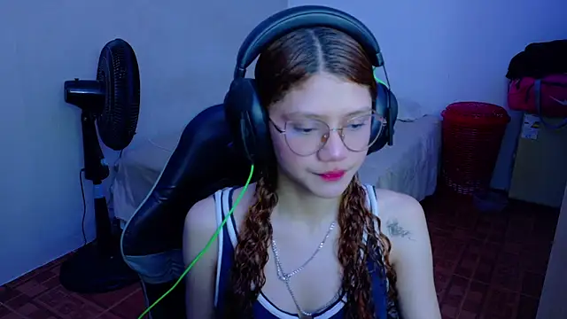 Snapshot of Birdie_0 chatting on September 20, 3:18 am Birdie 0 online show from September 20, 3:18 am