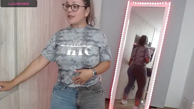 sophie lopez1 online show from December 9, 2:45 am