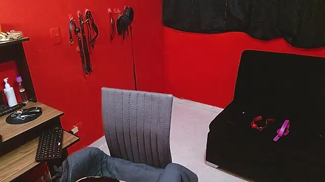 Emily Slave28 online show from February 25, 5:55 pm