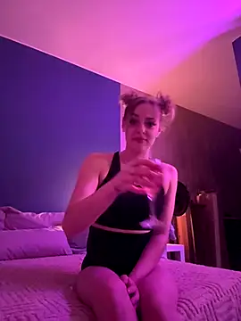 Snapshot of honeymoon111 chatting on November 20, 11:15 pm honeymoon111 online show from November 20, 11:15 pm