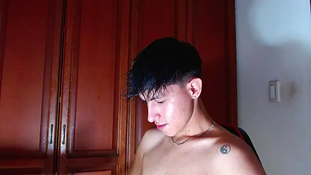 rowanbigboy23 online show from September 16, 2:23 am