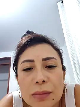 mia mancinii online show from April 11, 4:28 am