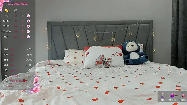 Snapshot of qimiiqo chatting on October 15, 6:19 pm qimiiqo online show from October 15, 6:19 pm
