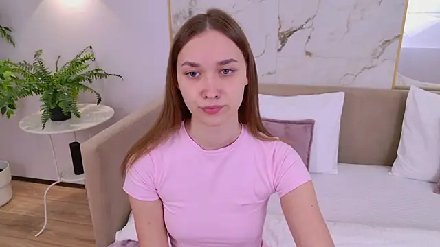 AmadaReine online show from October 3, 4:04 pm