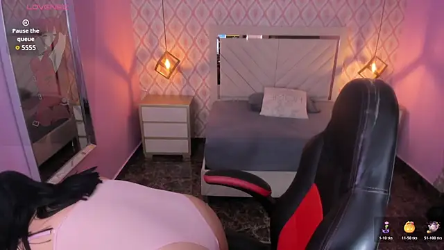 CHRISTY TEIGEN4 online show from November 11, 7:25 pm