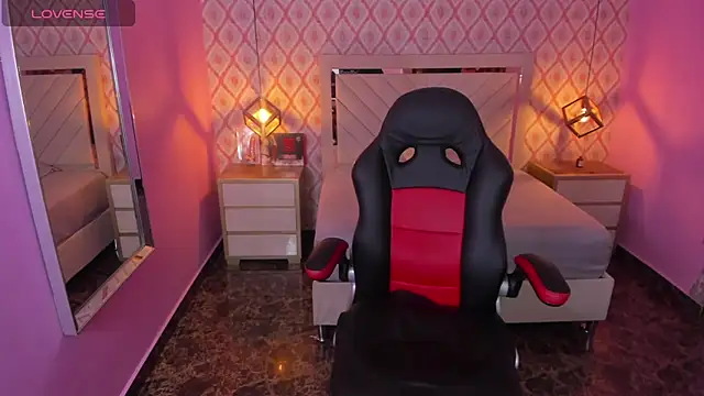 Snapshot of CHRISTY_TEIGEN4 chatting on February 14, 7:54 pm CHRISTY TEIGEN4 online show from February 14, 7:54 pm