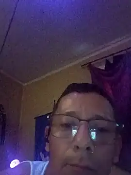 Snapshot of tonder69 chatting on October 5, 1:42 pm tonder69 online show from October 5, 1:42 pm