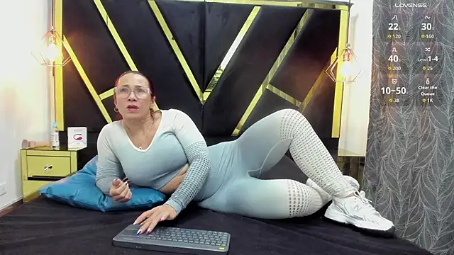 Snapshot of agatha_fit chatting on June 16, 1:03 pm agatha fit online show from June 16, 1:03 pm