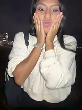 BrunetteBliss69 online show from February 12, 11:55 pm