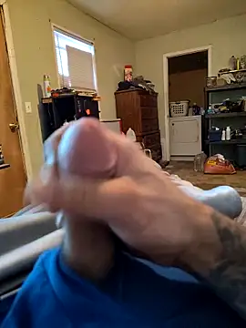 Snapshot of Wolfyking95 chatting on September 12, 12:22 am Wolfyking95 online show from September 12, 12:22 am