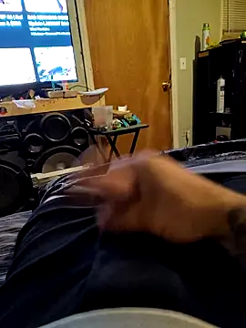 Snapshot of Wolfyking95 chatting on October 13, 1:27 am Wolfyking95 online show from October 13, 1:27 am