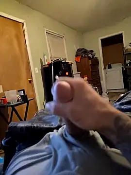 Snapshot of Wolfyking95 chatting on October 23, 5:07 am Wolfyking95 online show from October 23, 5:07 am