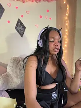 LunaNova999 online show from November 24, 7:35 pm