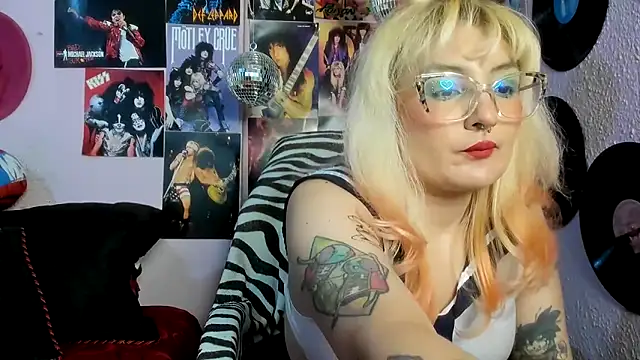 Avril Maria online show from April 8, 7:58 pm