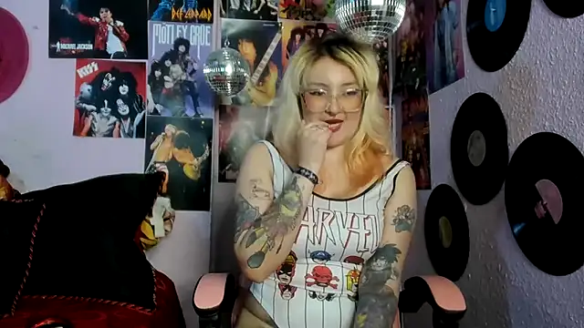 Snapshot of Avril_Maria chatting on April 27, 7:12 pm Avril Maria online show from April 27, 7:12 pm