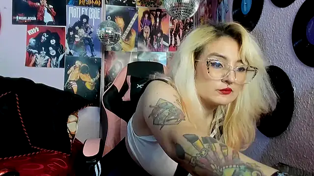 Snapshot of Avril_Maria chatting on April 30, 12:06 am Avril Maria online show from April 30, 12:06 am