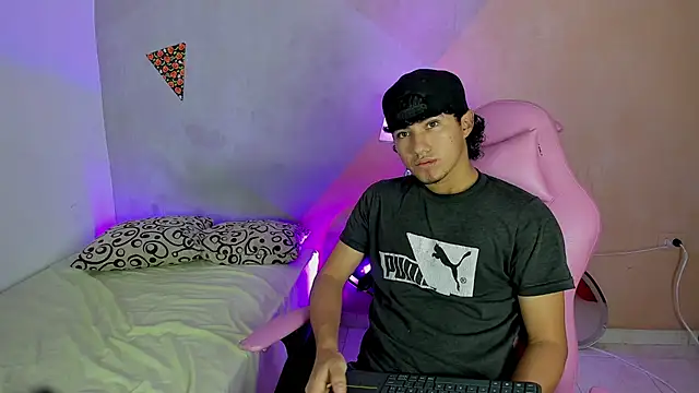 Laura and Kevin online show from November 20, 3:12 pm