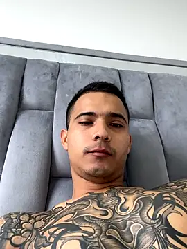 Snapshot of AndrewGmz chatting on September 20, 2:40 pm AndrewGmz online show from September 20, 2:40 pm