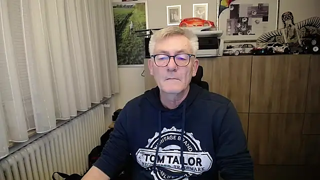 Snapshot of randyandy67 chatting on November 27, 6:37 am randyandy67 online show from November 27, 6:37 am