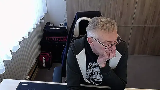 Snapshot of randyandy67 chatting on February 6, 9:45 am randyandy67 online show from February 6, 9:45 am