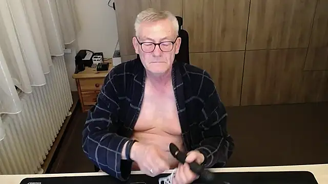 Snapshot of randyandy67 chatting on March 17, 7:50 pm randyandy67 online show from March 17, 7:50 pm