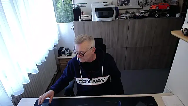 Snapshot of randyandy67 chatting on March 18, 8:17 am randyandy67 online show from March 18, 8:17 am