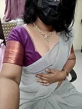 Snapshot of tamilmaha12 chatting on October 31, 11:11 am tamilmaha12 online show from October 31, 11:11 am