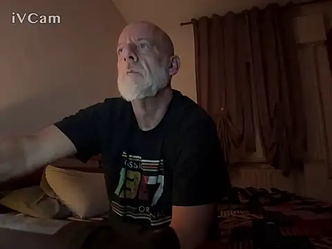 Snapshot of Pigna16PSRN chatting on April 10, 1:11 am Pigna16PSRN online show from April 10, 1:11 am