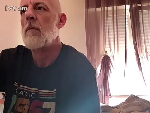Snapshot of Pigna16PSRN chatting on April 11, 12:53 pm Pigna16PSRN online show from April 11, 12:53 pm