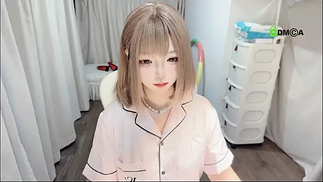 liuruyuan888 online show from August 7, 11:45 am