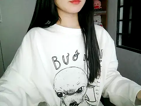 Snapshot of Annabelle-e chatting on October 24, 3:52 pm Annabelle-e online show from October 24, 3:52 pm