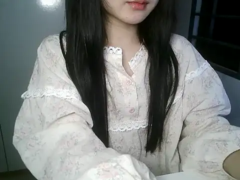 Snapshot of Annabelle-e chatting on December 17, 4:24 pm Annabelle-e online show from December 17, 4:24 pm