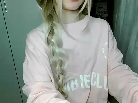 Annabelle-e online show from March 3, 6:25 pm