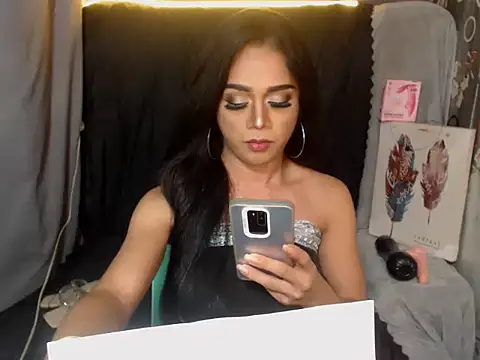 SerenityFoxx online show from December 4, 8:01 am